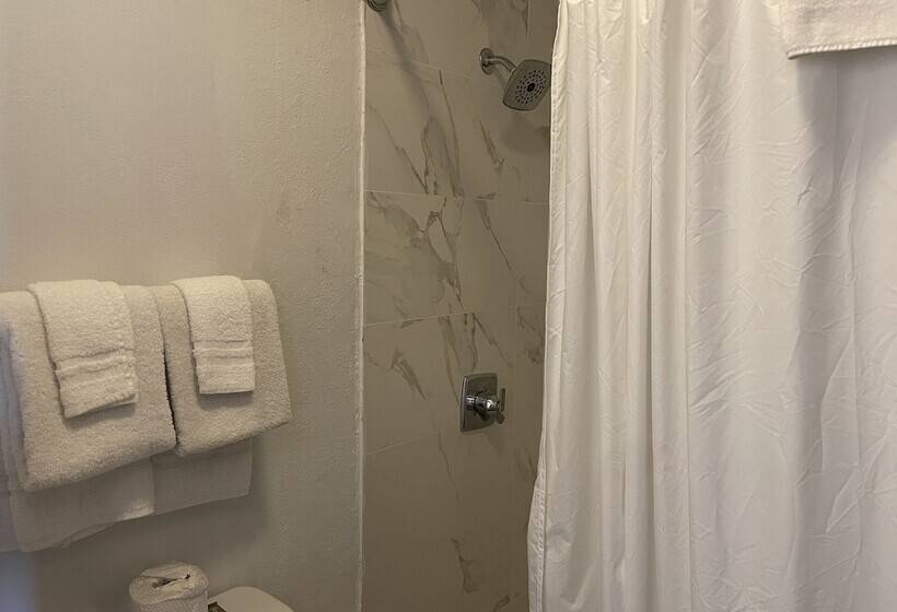 فندق Landmark Inn