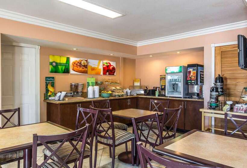 בית מלון כפרי Quality Inn Lake Elsinore I 15