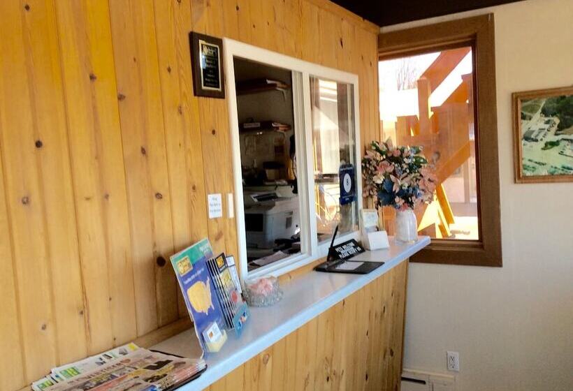מוטל Budget Host Inn Iron Mountain