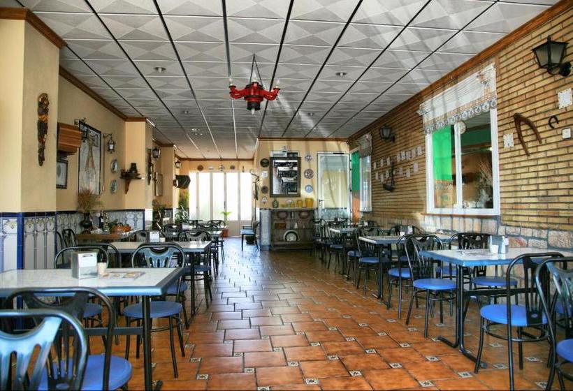 فندق Hostal Restaurante Milan Ii