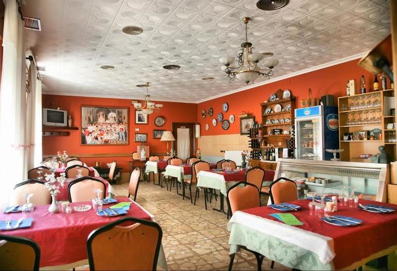 فندق Hostal Restaurante Milan Ii