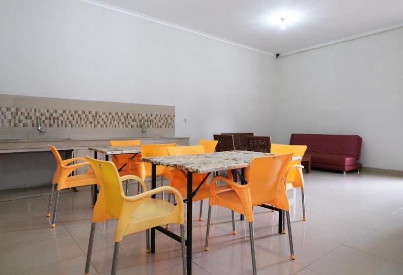 هتل Oyo 2231 D Kost