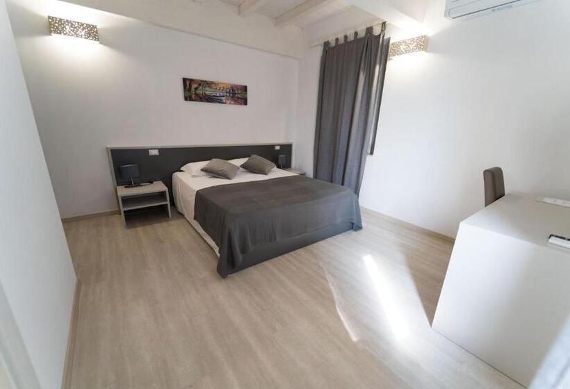 بنسيون Claudio Rooms