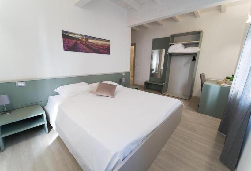 بنسيون Claudio Rooms