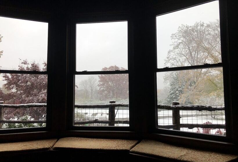 ユースホステル Laughing Heart Lodge