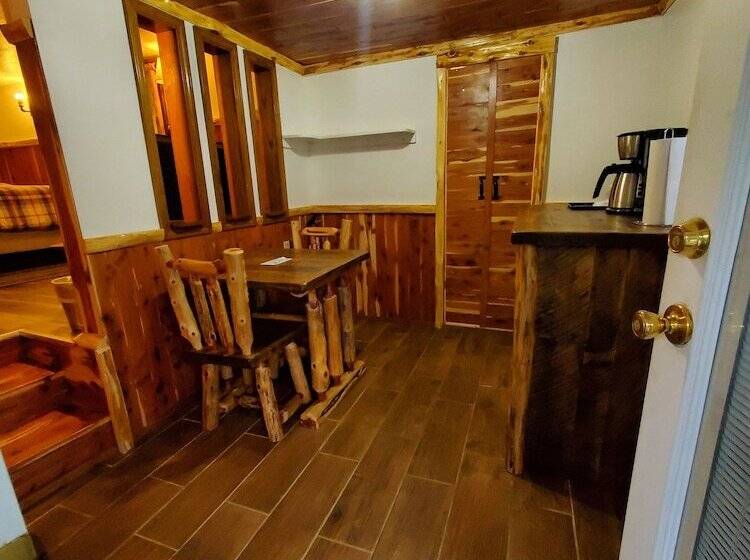 فندق Log Cabin Inn