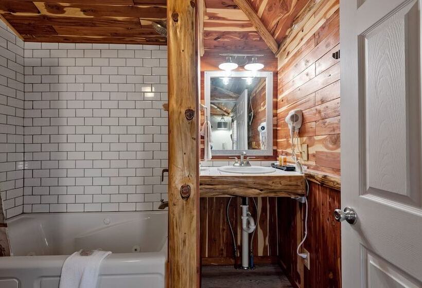 فندق Log Cabin Inn