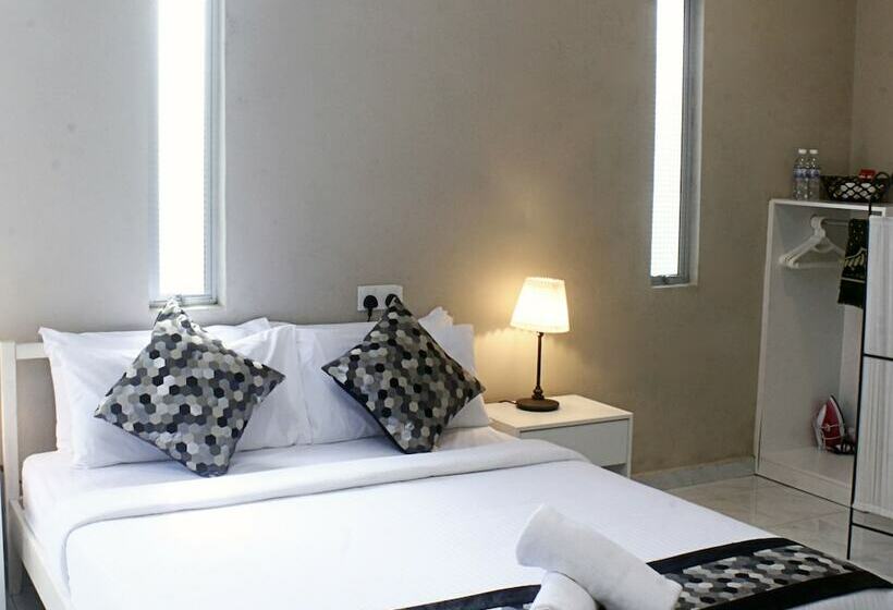 هتل Cenang Langkawi House