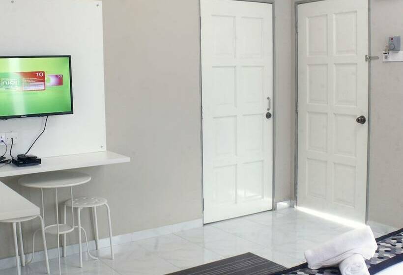 هتل Cenang Langkawi House