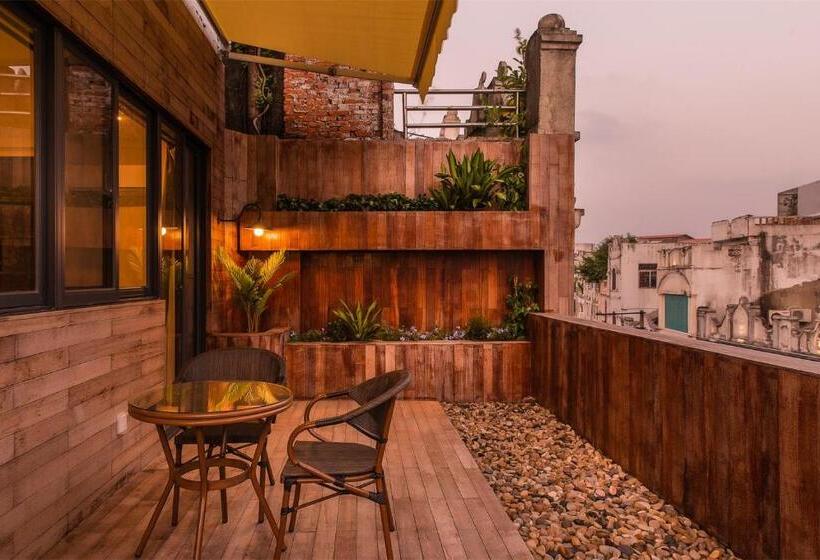 هتل Wander Hostel