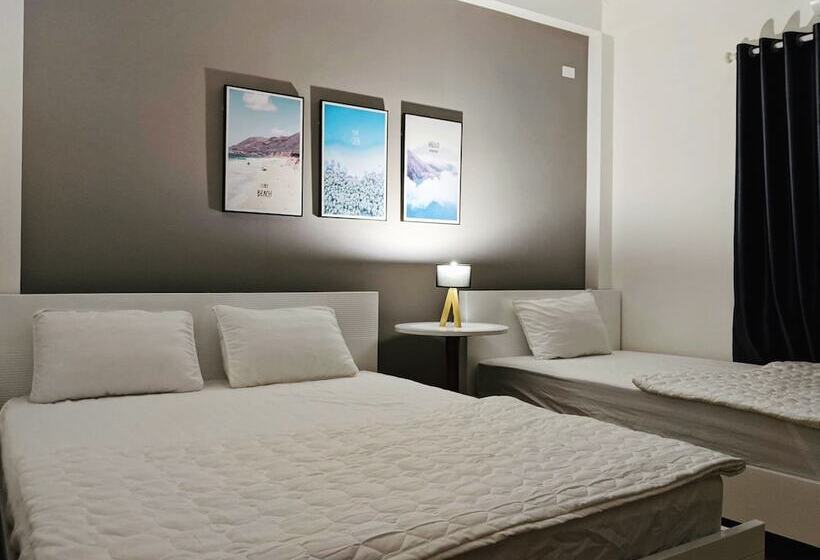 پانسیون Futuristic Inn