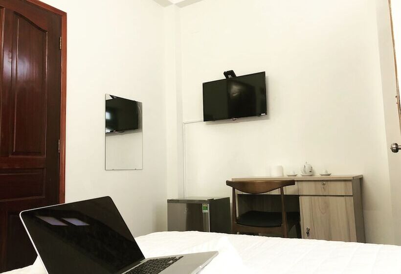 پانسیون Futuristic Inn