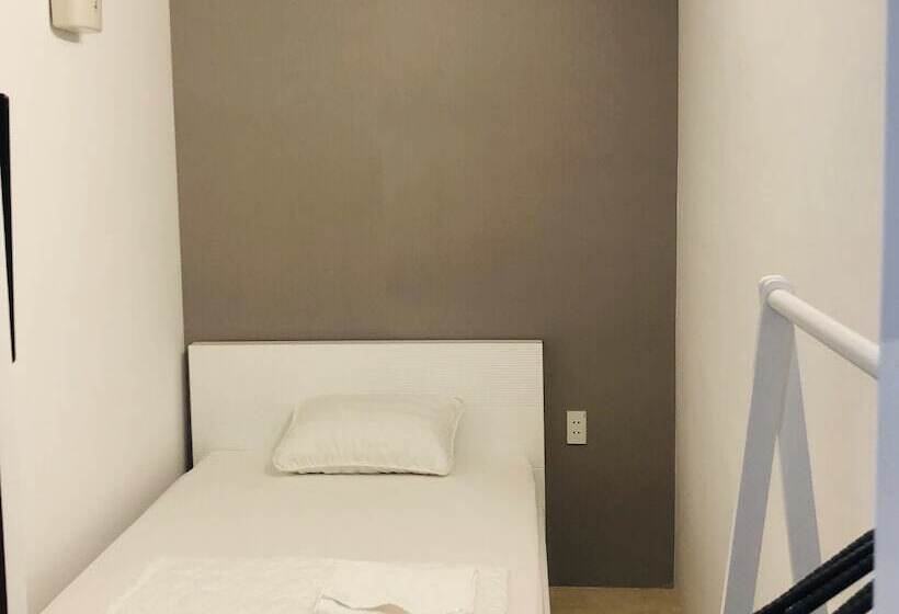 پانسیون Futuristic Inn