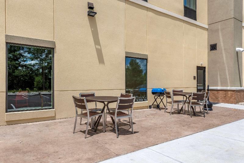 فندق Comfort Suites