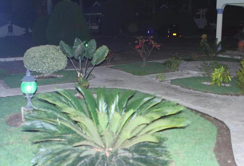 ホテル Lesa Garden