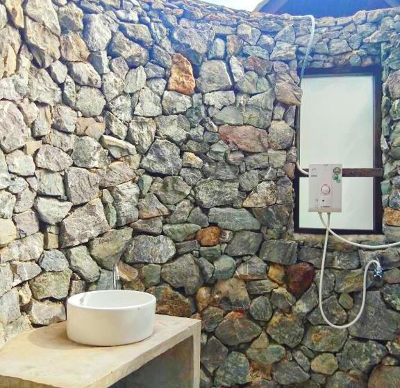 Chivaree  And Resort