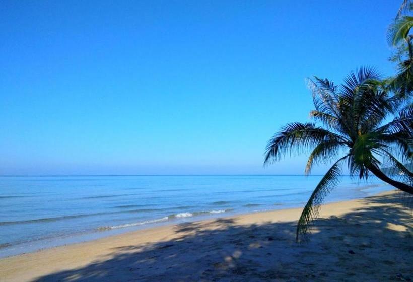 Chivaree  And Resort