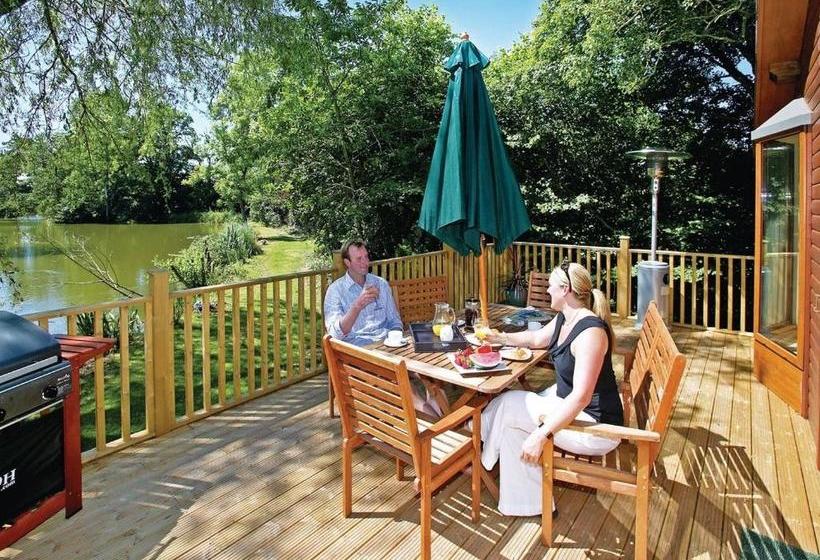Курорт Upton Lakes Lodges