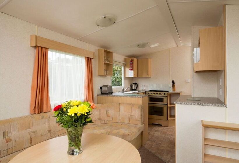 אתר נופש Whitecliff Bay Holiday Park