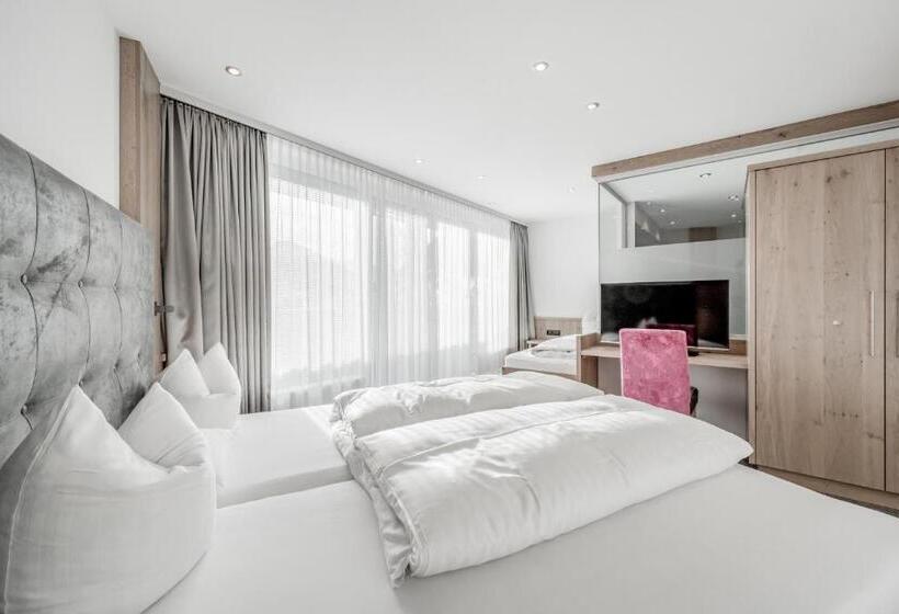 هتل Garni Christine