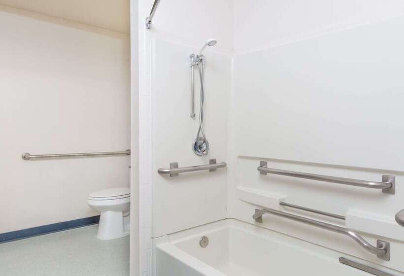 בית מלון כפרי Baymont Inn & Suites By Wyndham Anchorage Airport