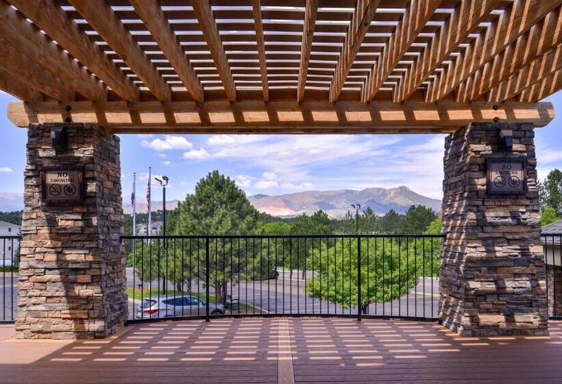 هتل Best Western Plus Peak Vista Inn & Suites