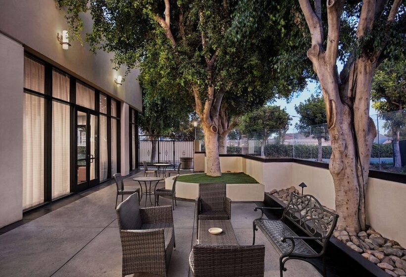 בית מלון כפרי Doubletree By Hilton Los Angeles  Norwalk