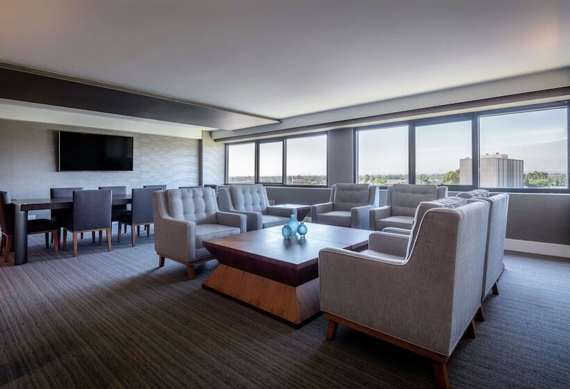 בית מלון כפרי Doubletree By Hilton Los Angeles  Norwalk