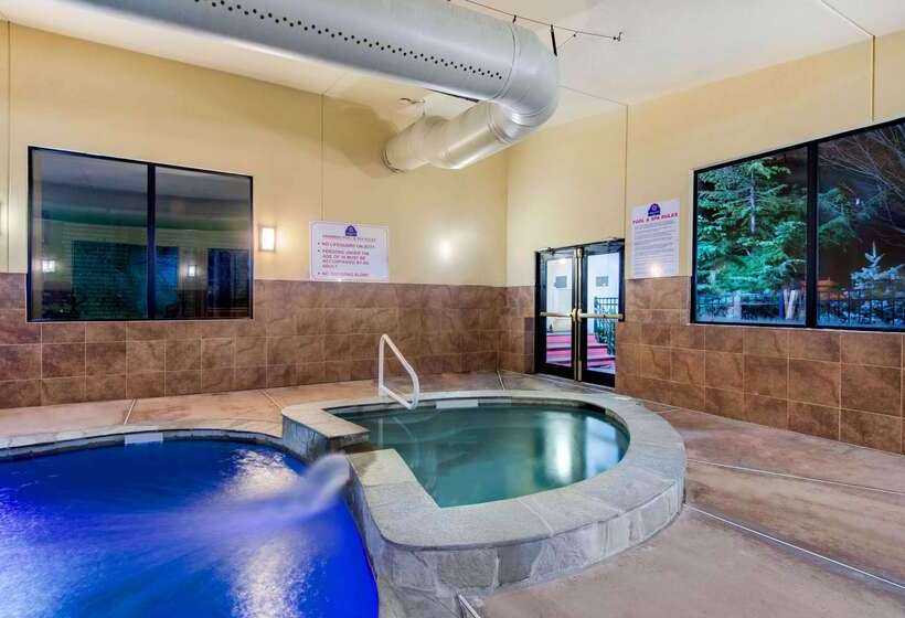 בית מלון כפרי La Quinta Inn By Wyndham West Long Branch