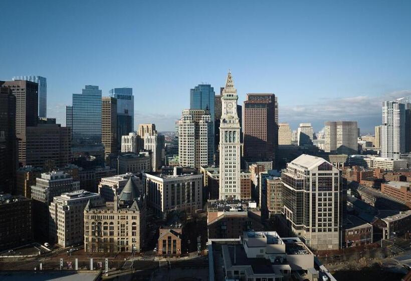 هتل Marriott Vacation Club® At Custom House, Boston