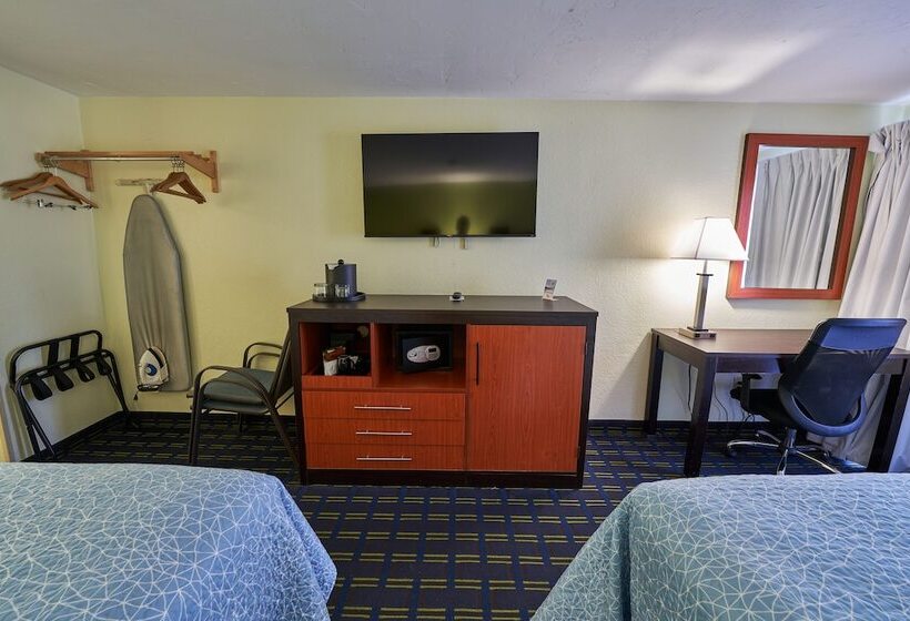 هتل The Mariner Resort Cape Cod By The Red Collection