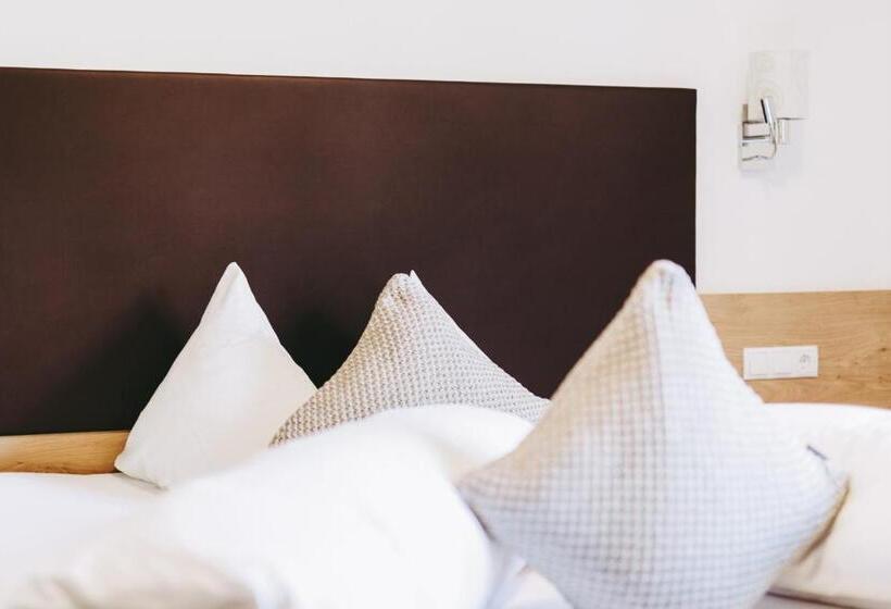 هتل Andis Almdorf