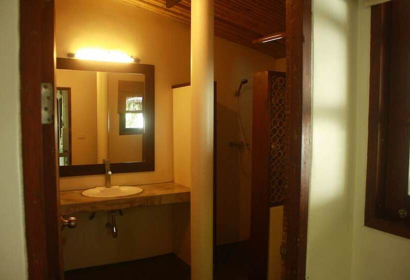 هتل Samui Honey Backpacker Bungalow