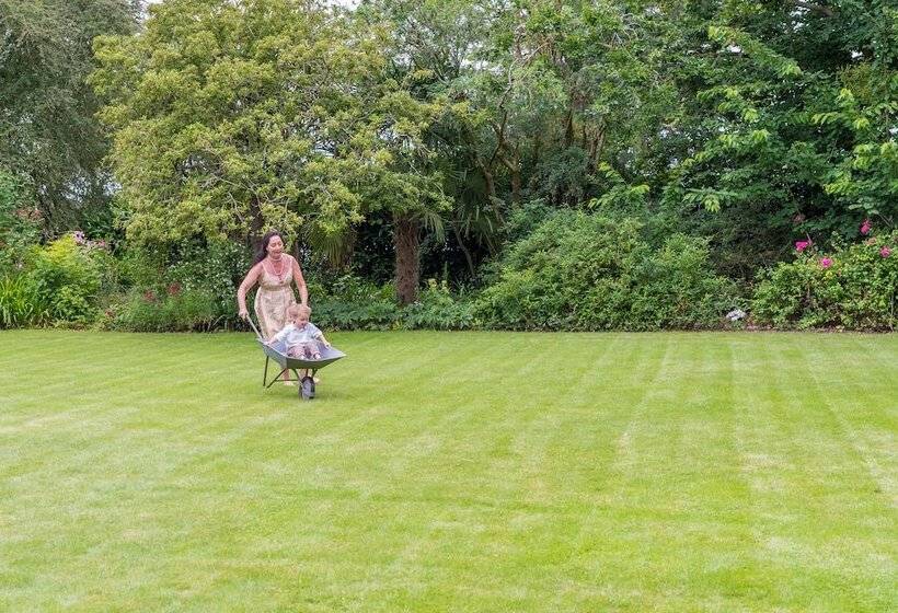 بنسيون Hemsworth Estate