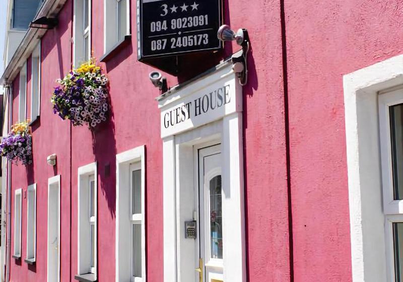 بنسيون Kennys Guest House