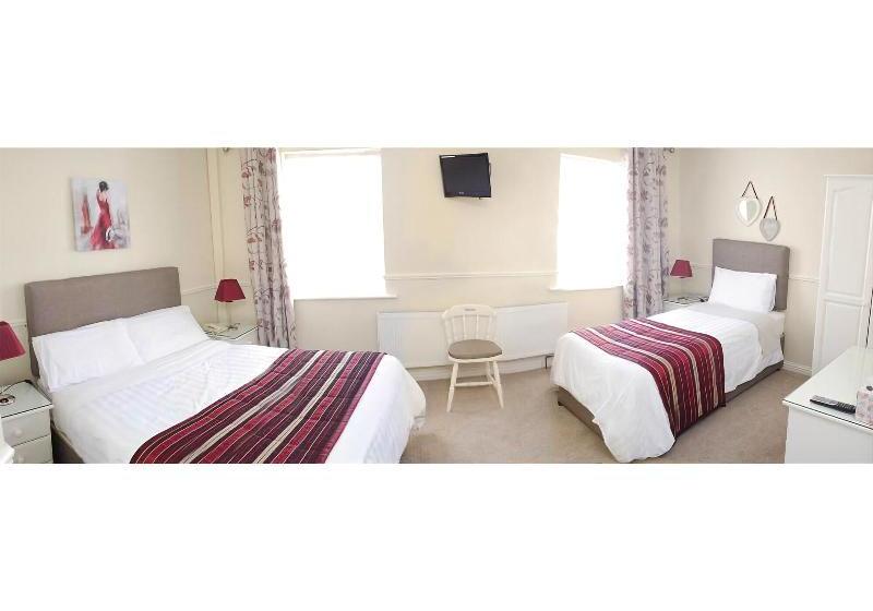 بنسيون Kennys Guest House
