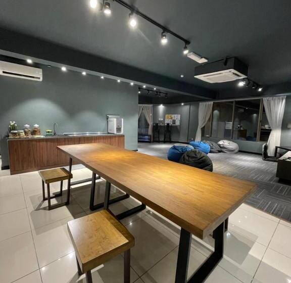 فندق Homy Seafront Hostel