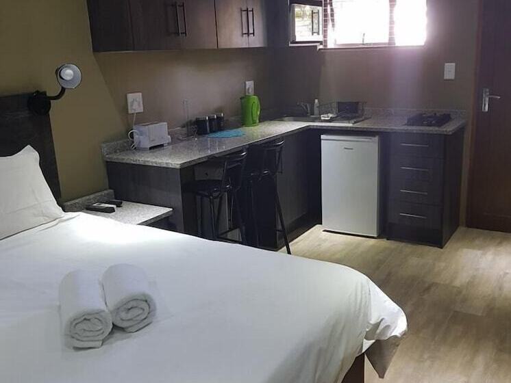 پانسیون La Lucia Guest House