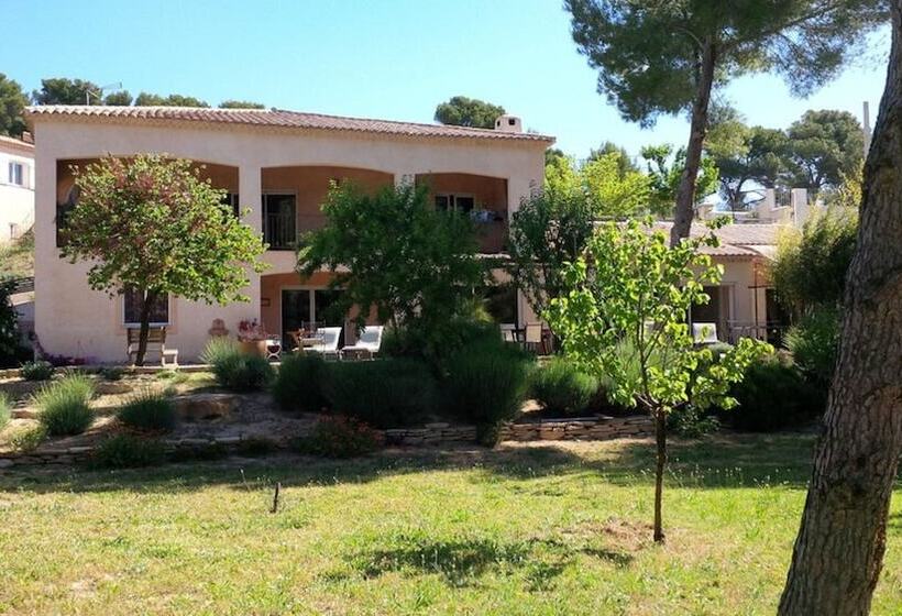 ベッドアンドブレックファースト La Désirade Chambres D Hôtes En Provence