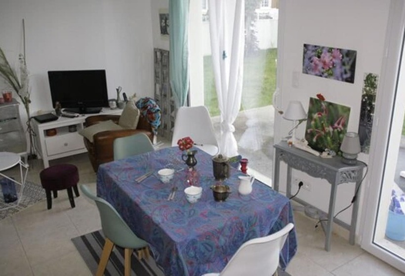 مبيت وإفطار Les Petits Déjeuners De Flo