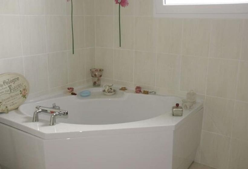 مبيت وإفطار Les Petits Déjeuners De Flo