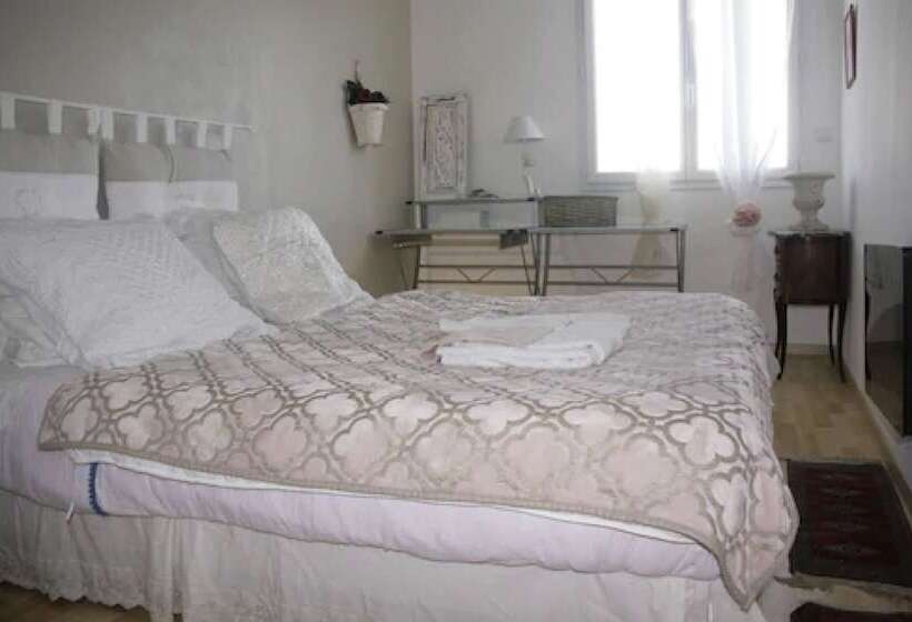 مبيت وإفطار Les Petits Déjeuners De Flo