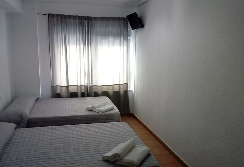 مسافرخانه Plaza De Espana