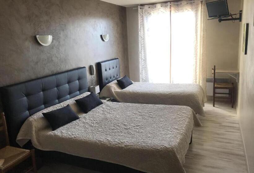 Отель Aux Berges De Pareloup Annexe