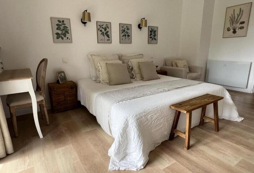 Bed and Breakfast La Millière   Chambres D Hôtes   Piscine & Campagne   Marie Anne & Marie Adélaïde