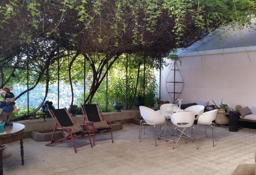 ベッドアンドブレックファースト Les Chapeliers