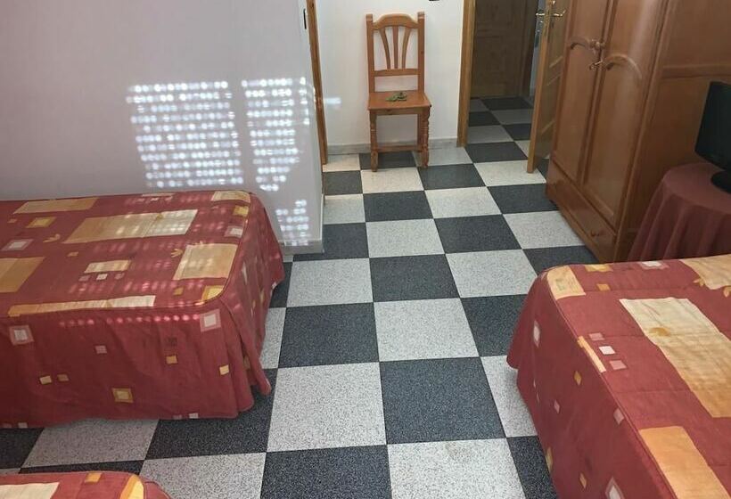 ペンション Hostel Restaurant Leyvamar