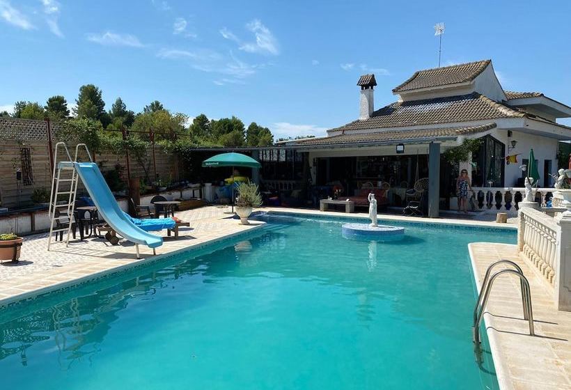 Charming Villa In Turis With Shared Pool And Garden