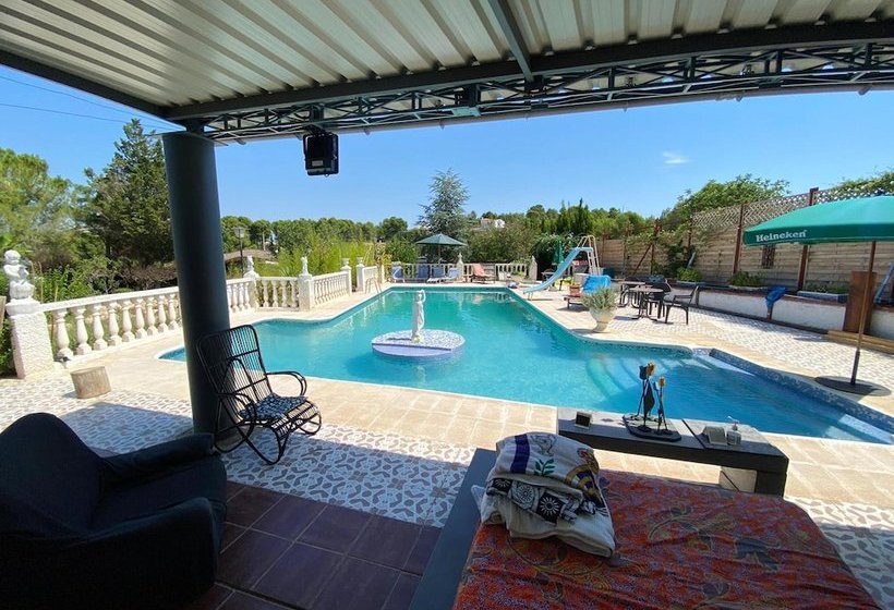 Charming Villa In Turis With Shared Pool And Garden