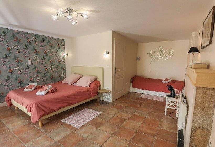 Au Pays De Jacquou : Chambre D’hôtes Et Table D’hôtes